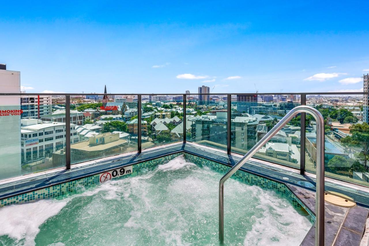 Quattro On Astor Aparthotel Brisbane Exterior photo